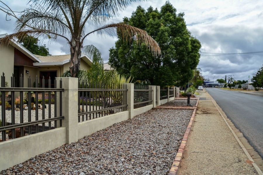 3 Bedroom Property for Sale in Vredendal Western Cape